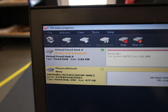 Opbevaringsvogn med 2 stk. bærbarcomputere ThinkPad T14s Gen1 m.m.