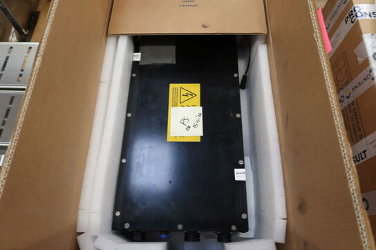 Palle med batteri ladere EDN GROUP 7.6 kW CMP Batteri Charger m.fl.