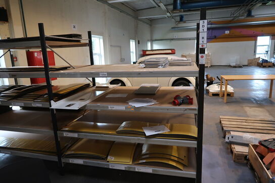 2 fag lagerreoler uden indhold