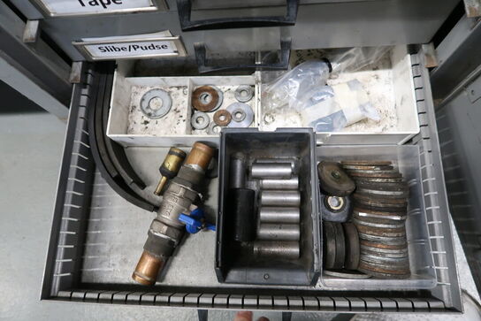 Værktøjsskab med div. Værktøj