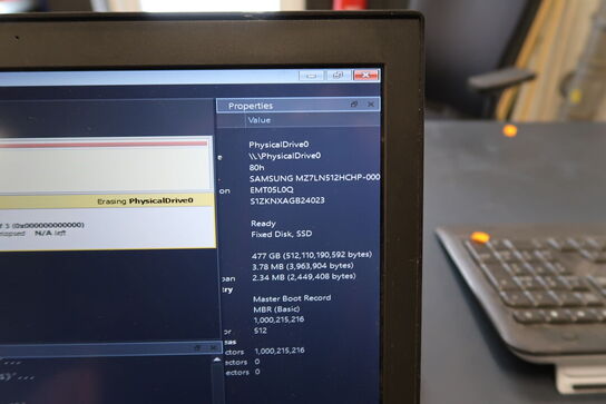 Opbevaringsvogn med 2 stk. bærbarcomputere ThinkPad T14s Gen1 m.m.