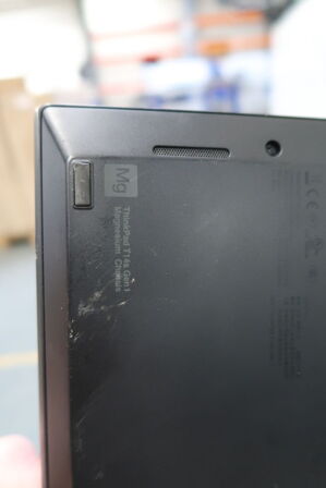 Opbevaringsvogn med 2 stk. bærbarcomputere ThinkPad T14s Gen1 m.m.