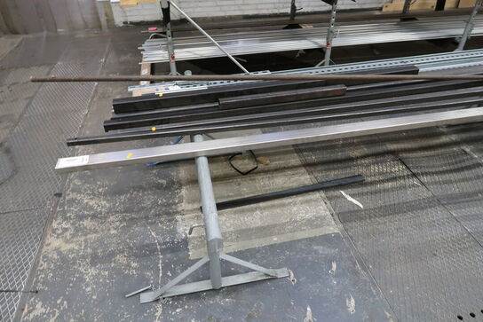 2 stk. støttebukke med indhold