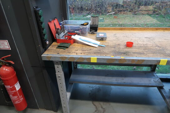 Arbejdsbord med indhold