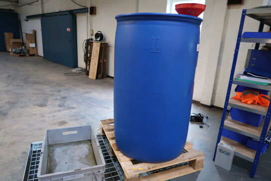 Spildekar med indhold