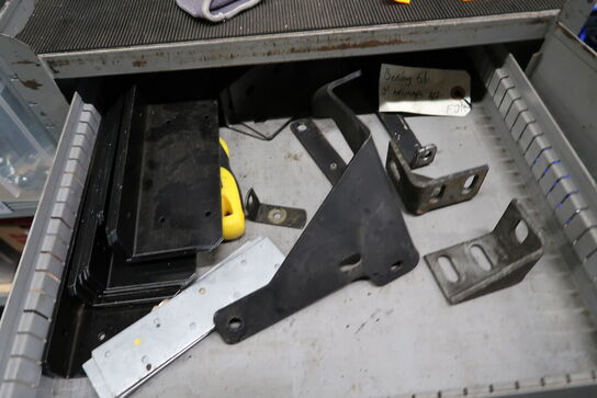 Værktøjsskab med div. Værktøj