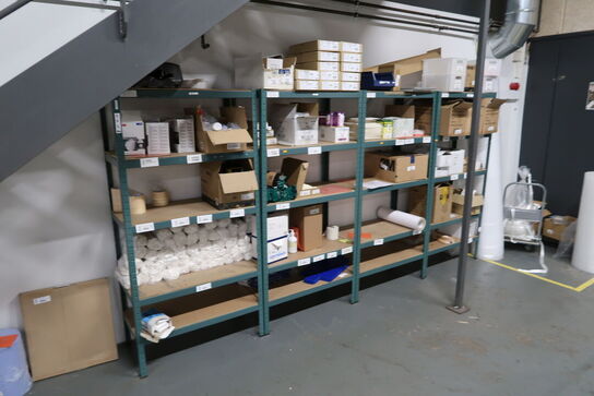 4 fag lagereoler med div. Arbejdshandsker m.m.