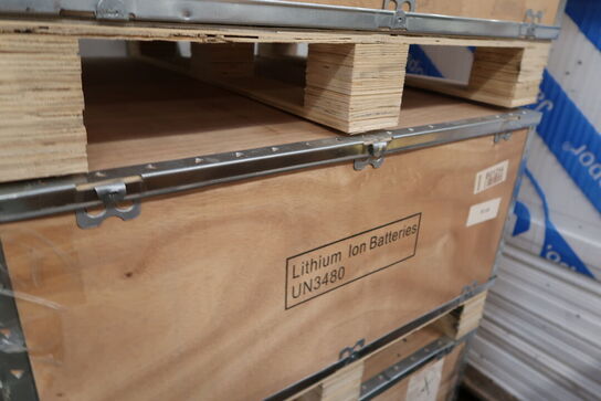 3 stk. paller med batterier