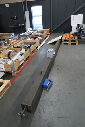 Jernbjælke med 2 stk. maskinskøjter