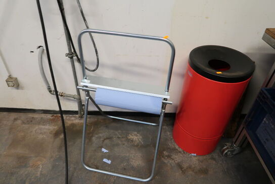 Skraldespand samt papirafruller