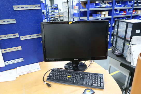 El. hæve/sænke skrivebord, kontorstol, computerskærm BENQ m.m.