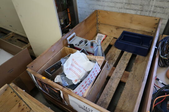 Paller med testsimulator m.m.