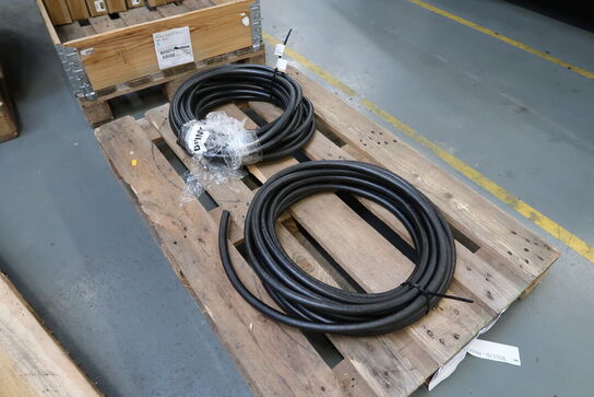 2 stk. paller med slanger