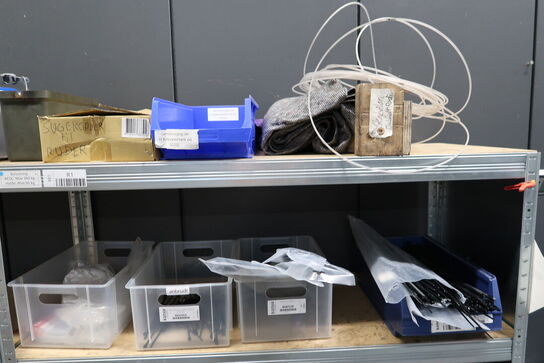 2 stk. lagerreoler med div. Værktøj m.m.