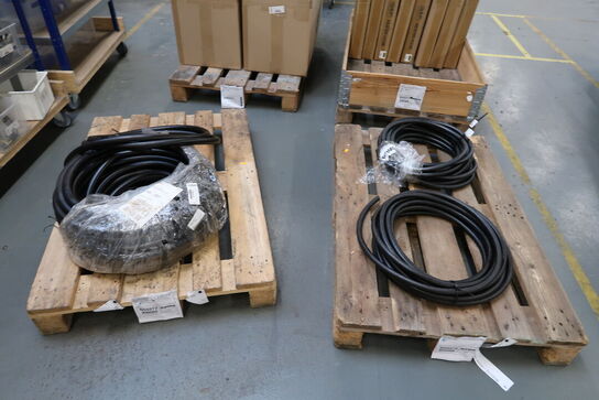 2 stk. paller med slanger