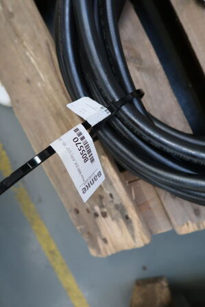 2 stk. paller med slanger