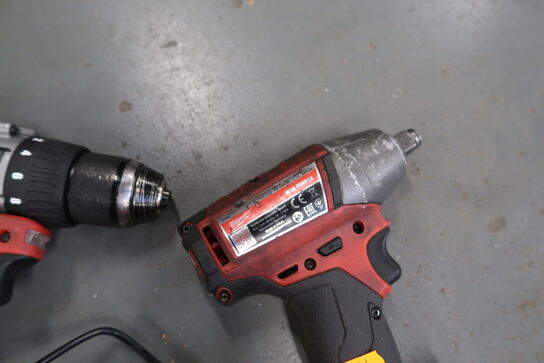 2 stk. akku håndværktøj MILWAUKEE M18 CBLPD, M18 FIWF12 med batteri og lader