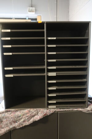 2 stk. væghængt reoler MONTANA