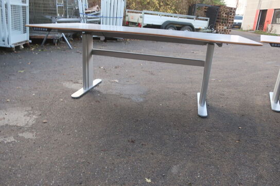 El hæve/sænkebord DJOB