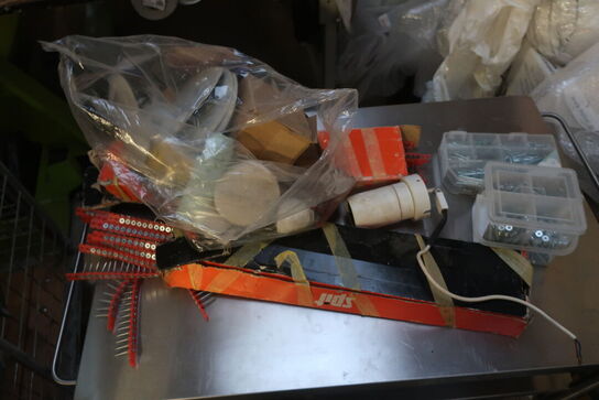 Lamper, ledninger, værktøj m.m.