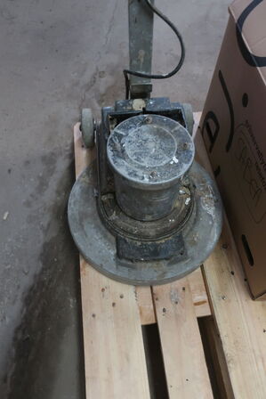 Gulvpoleringsmaskine NUMATIC NMD 1000S med tilbehør