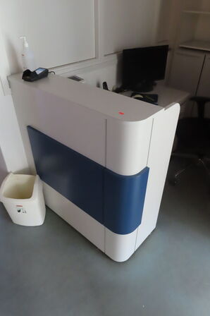 Receptionsdisk ink. Reol & indhold