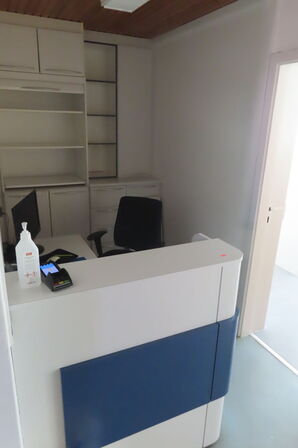 Receptionsdisk ink. Reol & indhold