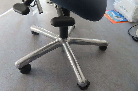 Ergonomisk klinikstol VELA