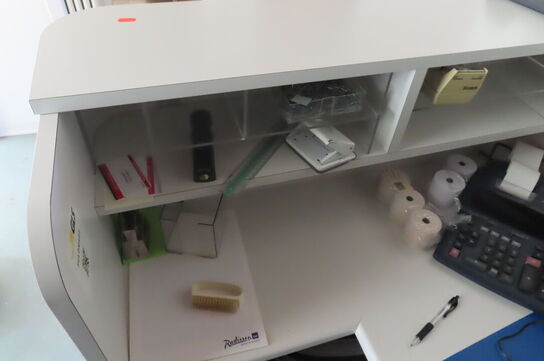 Receptionsdisk ink. Reol & indhold