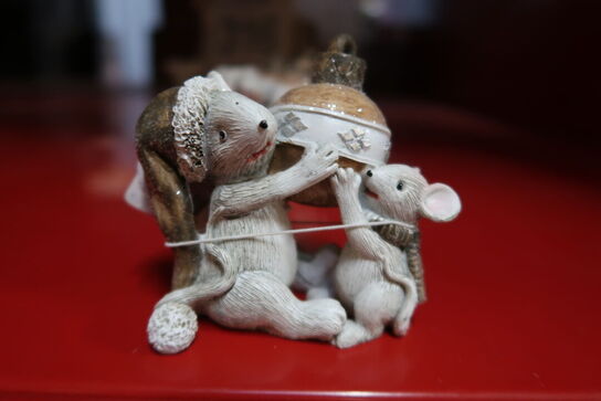6 stk. Musemor og museunge med julekugle – H: 7 cm