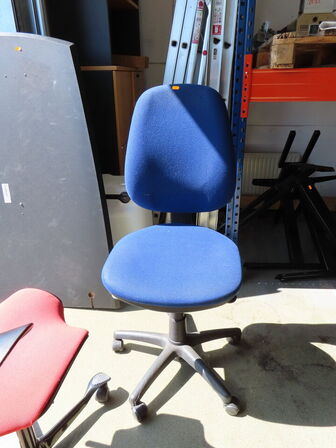 2 stk. kontorstole, 1 x HÅG CAPISCO og 1 x ukendt mærke