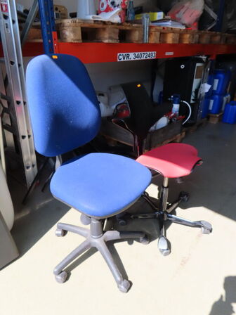 2 stk. kontorstole, 1 x HÅG CAPISCO og 1 x ukendt mærke