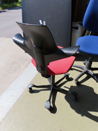 2 stk. kontorstole, 1 x HÅG CAPISCO og 1 x ukendt mærke