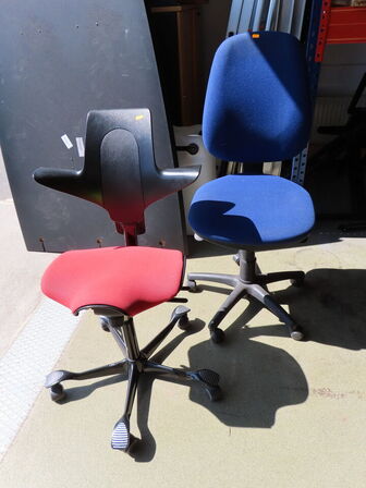 2 stk. kontorstole, 1 x HÅG CAPISCO og 1 x ukendt mærke