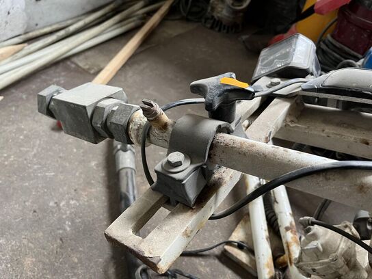 Pumpeholder i metal