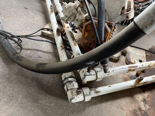 Pumpeholder i metal