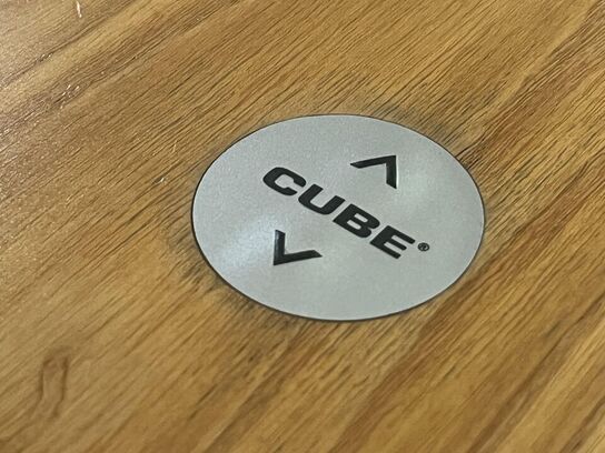 Cube, hjørne hæve/sænke bord