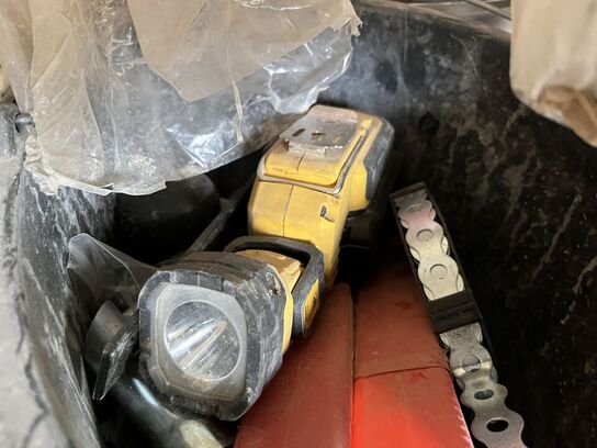 Blandet lot med materialer