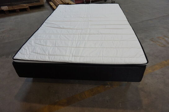 Huma Premium Boxseng med ben og topmadras 140x200 cm