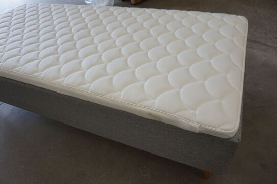 Huma Nordic boxmadrasseng 90x200 cm m. Latex top & træben 