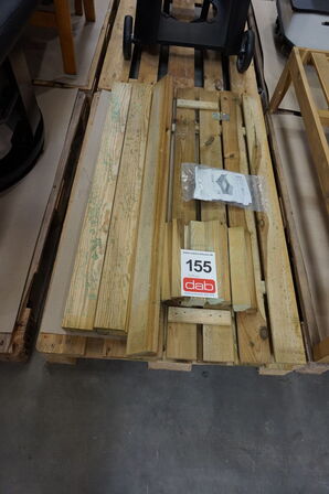 Sandkasse med vippelåg og bænk 120x120 cm