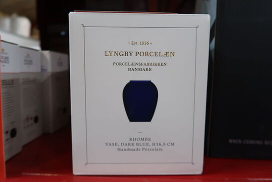 Lyngby Porcelæn Rhombe Color vase mørk blå H16,5 cm