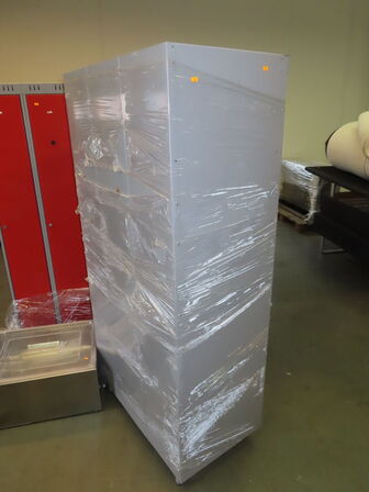 Stålskab med 12 låger