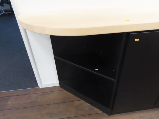 Skabe med bordplade 310x55 cm (vinkøleskab medfølger ikke)