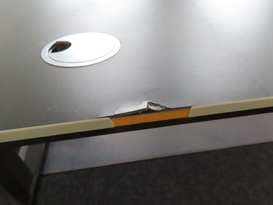 El hæve/sænke skrivebord 200x100 cm (bemærk skade - se billed)