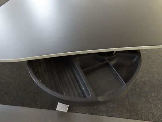 El hæve/sænke skrivebord 200x100 cm (bemærk løs kant - se billede)