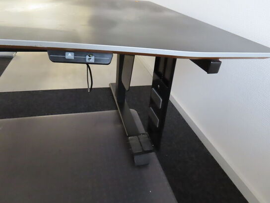 El hæve/sænke skrivebord 200x100 cm (bemærk skade - se billed)