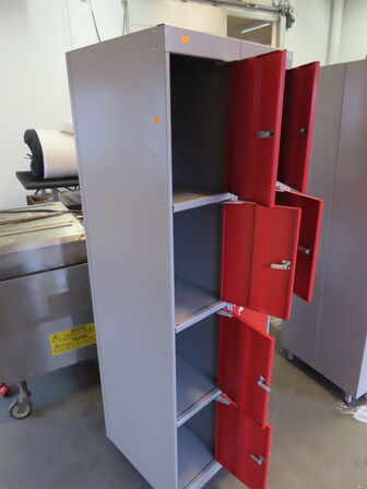 Stålskab med 8 låger