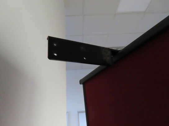 Afskærmning til skrivebord 195 cm bred.