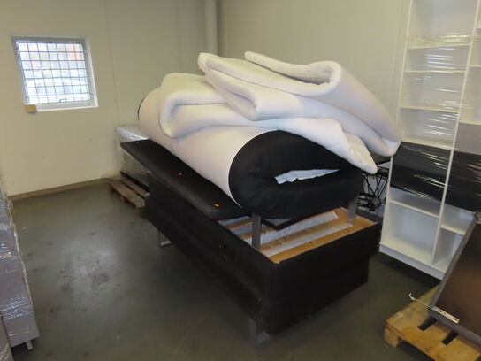 Dobbeltseng med gavl og topmadras 180x200 cm